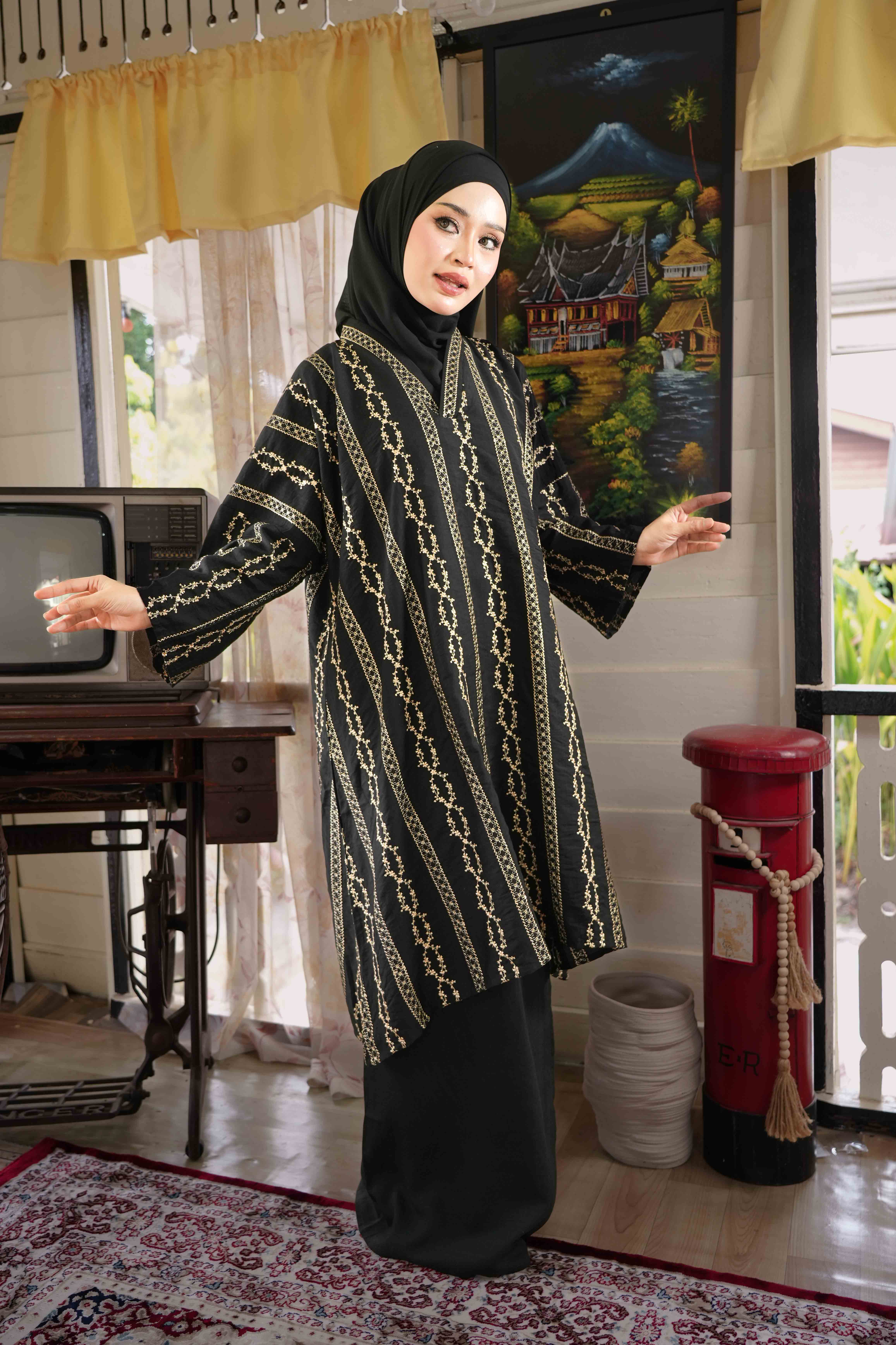RANIA BLACK